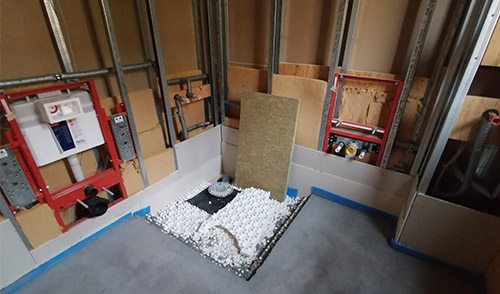 Montage der Sanitäranlagen 